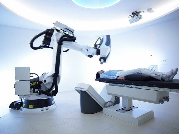 High-precision irradiation instead of a scalpel: KUKA robotics for modern treatment of tumors